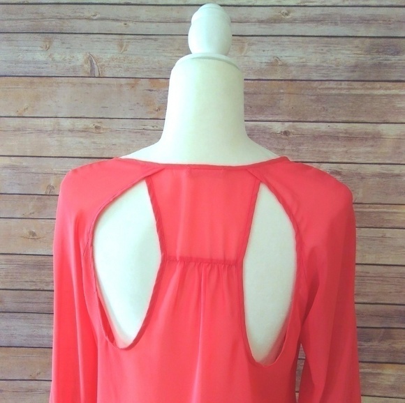 Lush top coral red sheer 3/4 sleeve cutout back detail buttoned women's size S - Picture 4 of 8